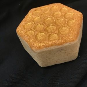 Meet your Posher, Emily rae